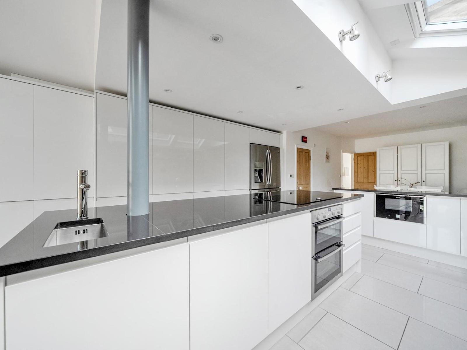 Stunning 3br Townhouse - Pass The Keys