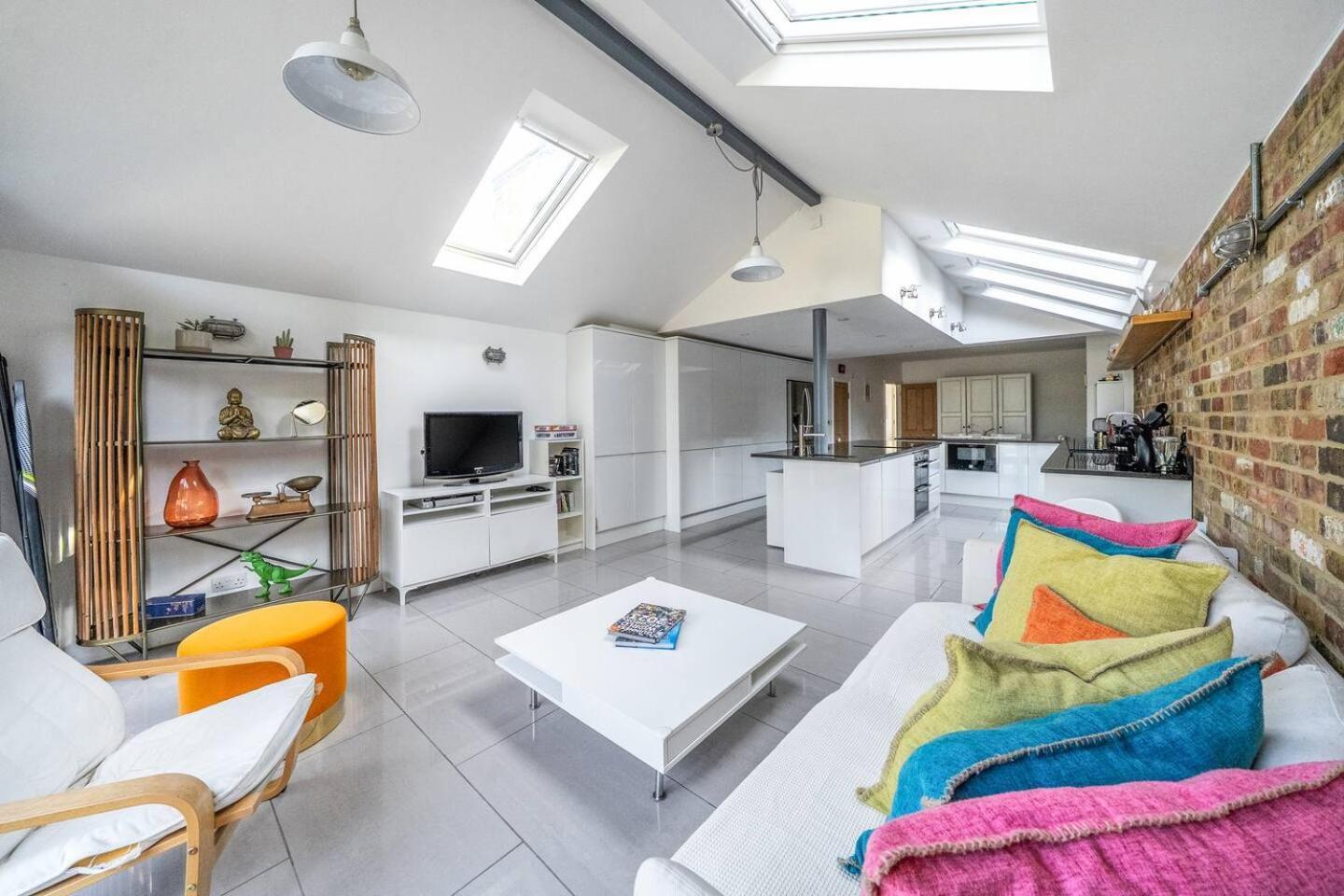 Stunning 3br Townhouse - Pass The Keys