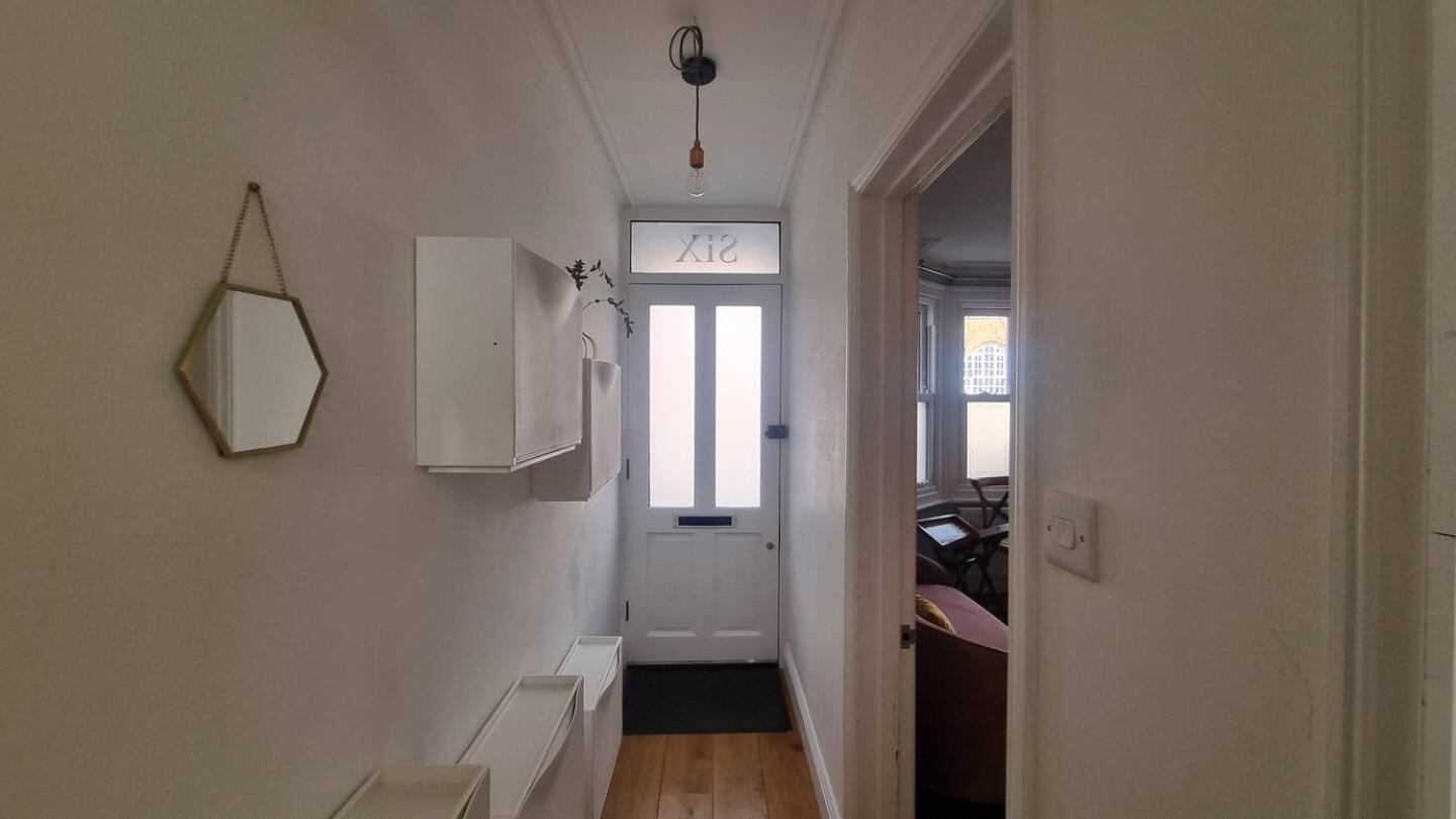 Stunning 3br Townhouse - Pass The Keys Ferienhaus